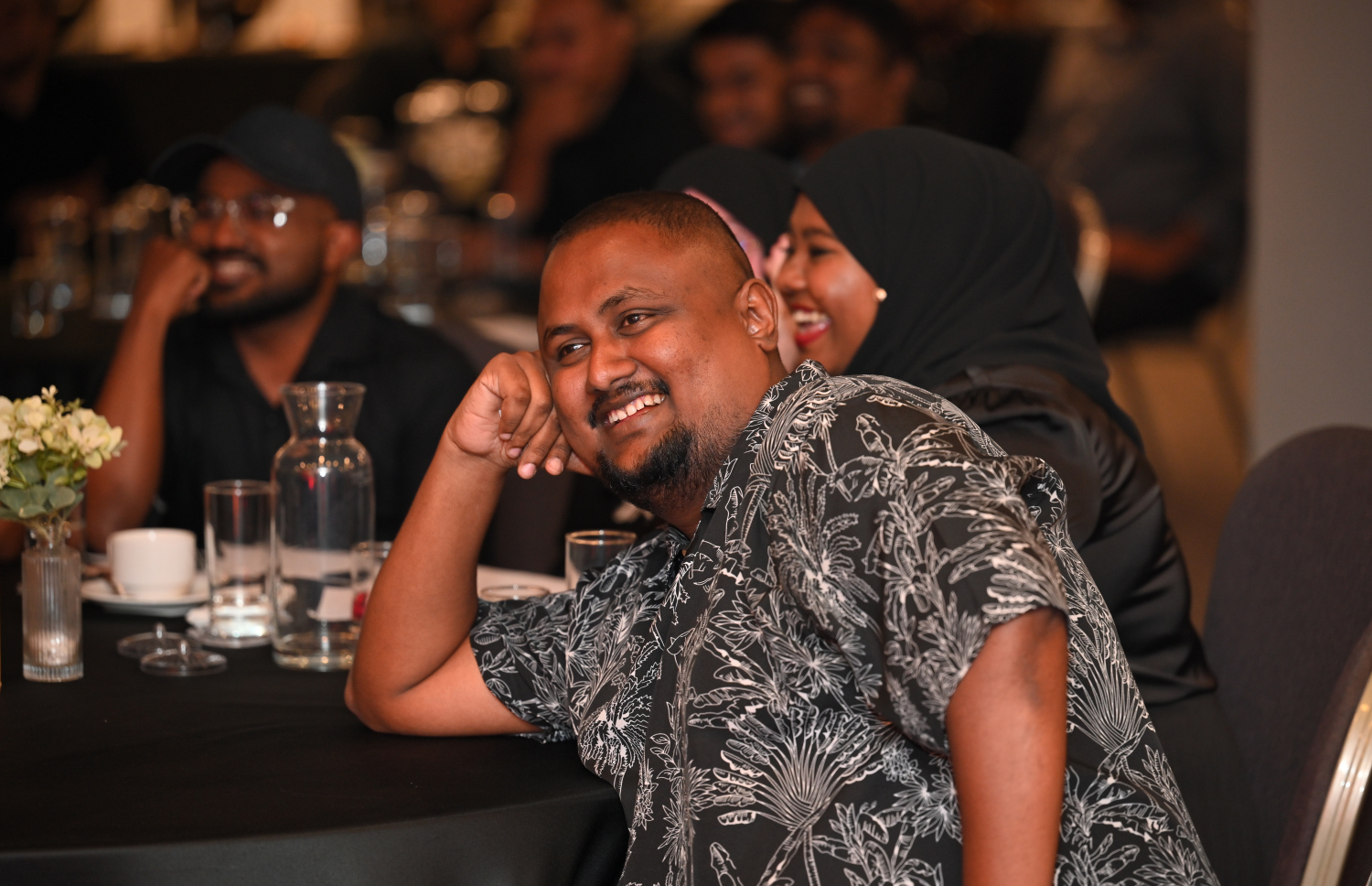"މިހާރު" ނޫހުގެ 10 ވަނަ އަހަރީ ދުވަސް ފާހަގަކުރުމަށް ބޭއްވި ހަފްލާގައި ސްޕޯޓްސް އެޑިޓަރު މުހައްމަދު ހަމްދޫން -- ފޮޓޯ: މިހާރު
