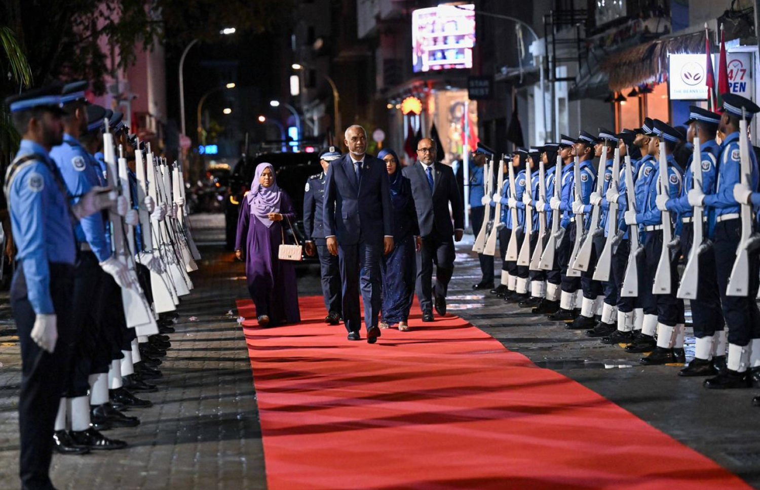 ފުލުހުންގެ 93 ވަނަ އަަހަރީ ޖަލްސާއަށް ރައީސް މުއިއްޒު ރޭ ވަޑައިގަންނަވަނީ. ފޮޓޯ: ރައީސް އޮފީސް