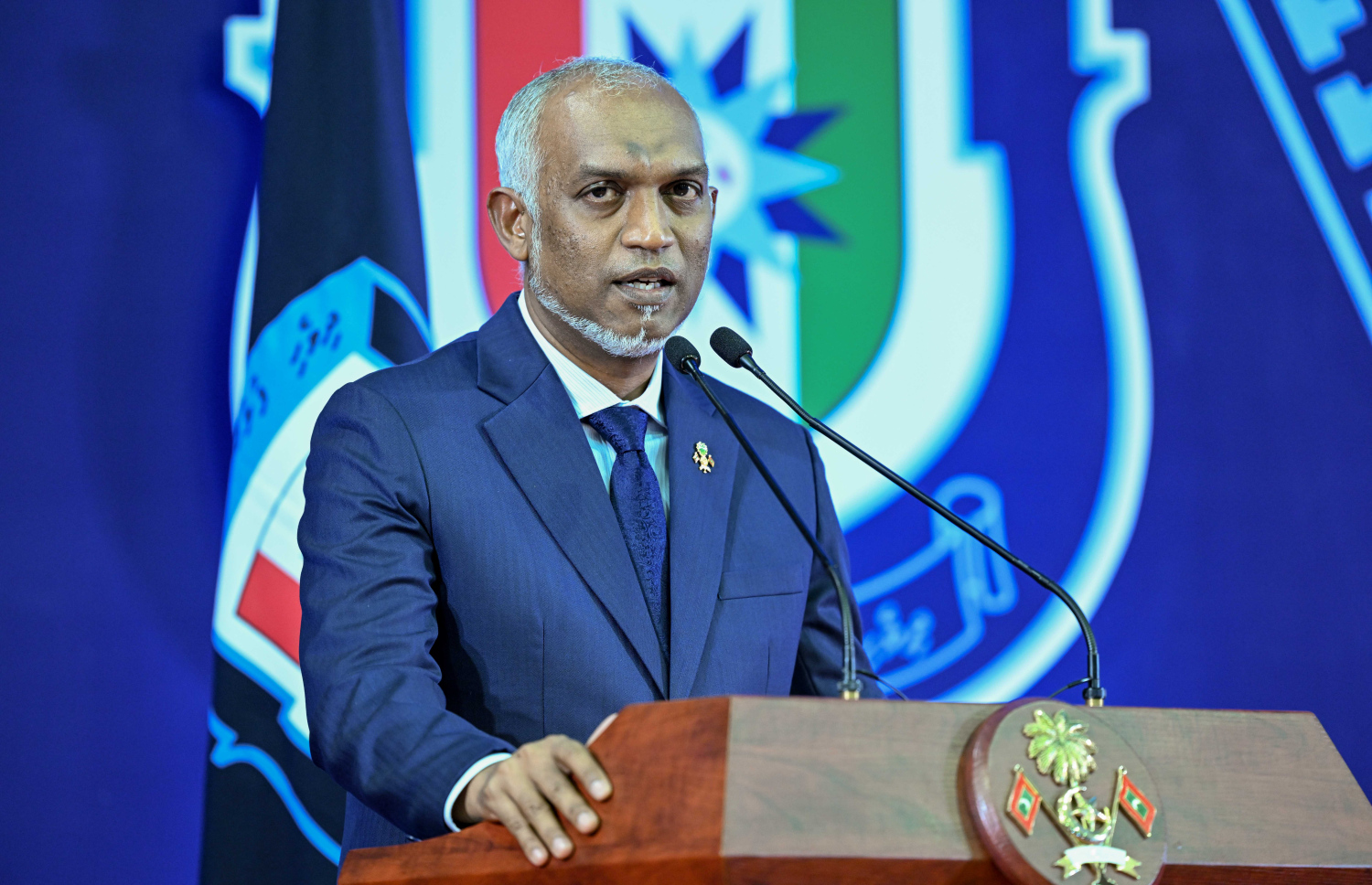 ފުލުހުންގެ ހިދުމަތަށް 93 އަހަރު ފުރުން ފާހަގަކުރުމަށް ބޭއްވި ރަސްމިއްޔާތުގައި ރައީސް ޑރ. މުހައްމަދު މުއިއްޒު ވާހަކަފުޅު ދައްކަވަނީ --- ފޮޓޯ/ރައީސް އޮފީސް