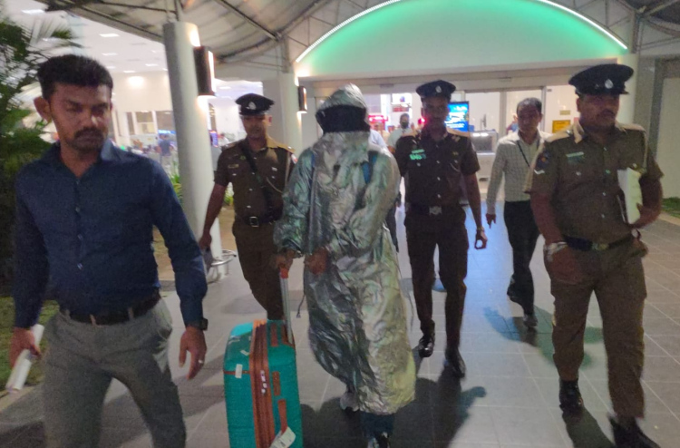 Vakeelakaai eynaage anbimeehaa maraali massalaigai thuhumathuvaa meehaa raajje in Lanka aa havaalu koffi
