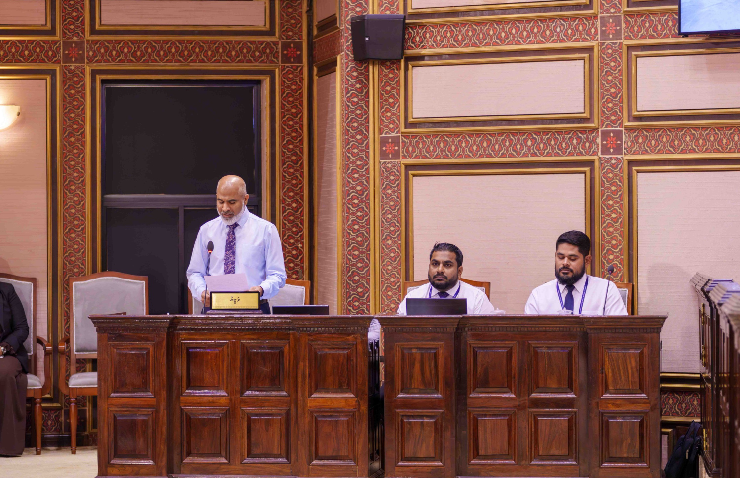 އެޑިޔުކޭޝަން މިނިސްޓަރު ޑރ. އިސްމާއިލް ޝަފީއު މިއަދުގެ މަޖިލިސް ޖަލްސާގައި ވާހަކަ ދައްކަވަނީ-- ފޮޓޯ: މަޖިލިސް