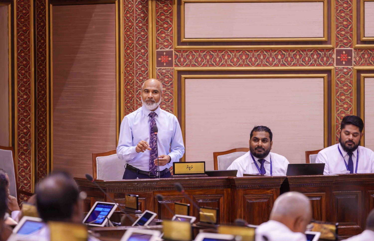 އެޑިޔުކޭޝަން މިނިސްޓަރު ޑރ. އިސްމާއިލް ޝަފީއު މިއަދު މަޖިލީހުގައި ވާހަކަ ދައްކަވަނީ-- ފޮޓޯ: މަޖިލިސް