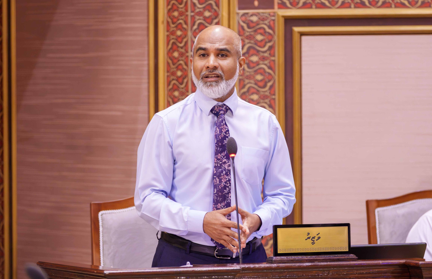 އެޑިޔުކޭޝަން މިނިސްޓަރު ޑރ. އިސްމާއިލް ޝަފީއު މިއަދުގެ މަޖިލިސް ޖަލްސާގައި ވާހަކަ ދައްކަވަނީ-- ފޮޓޯ: މަޖިލިސް