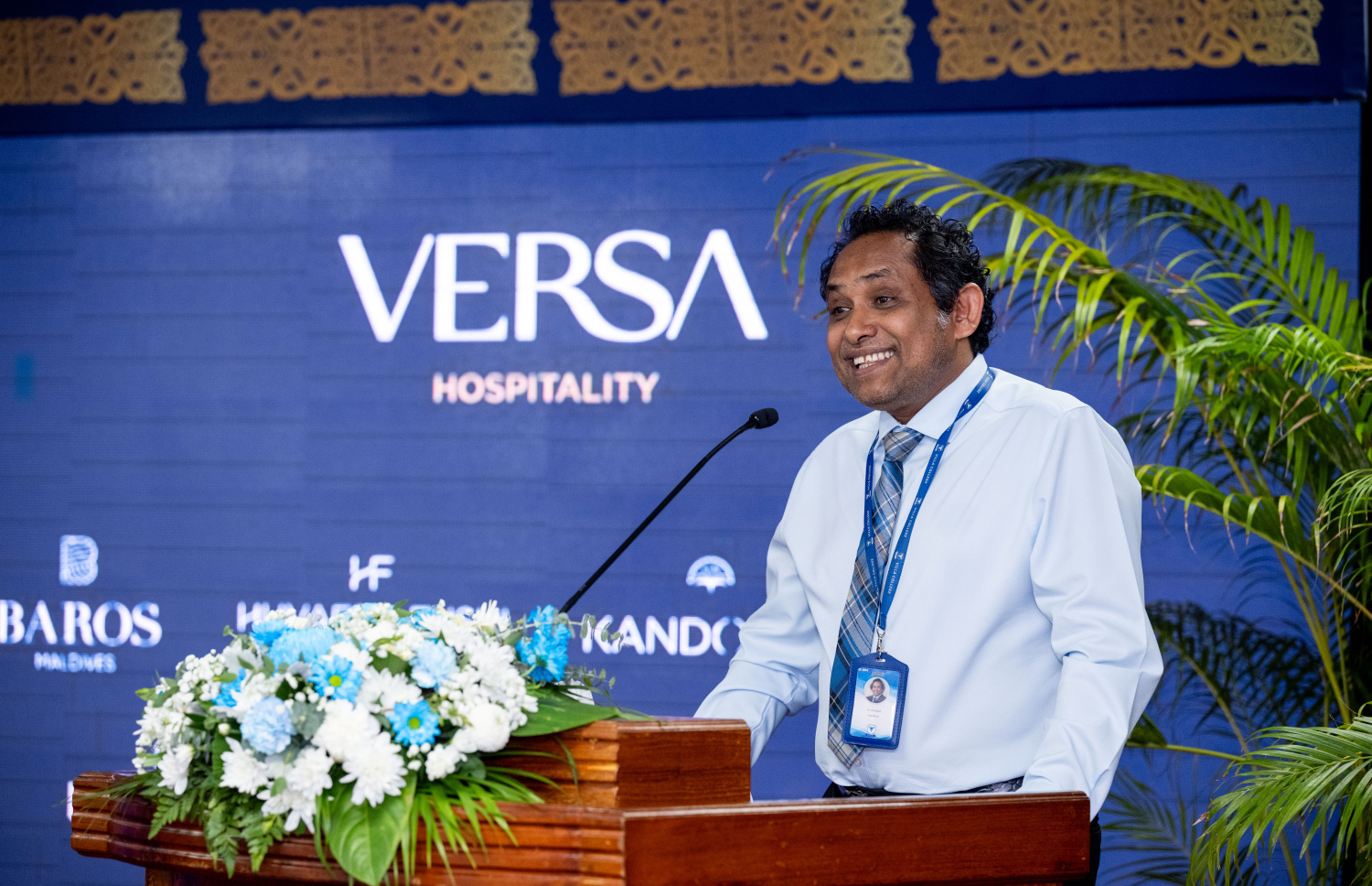 "ޑިސްކަވާ ހޮސްޕިޓަލިޓީ" ޕްރޮގްރާމް ފުރިހަމަކުރި މީހުންނަށް ސެޓްފިކެޓު ދިނުމަށް ބޭއްވި ރަސްމިއްޔާތު ވިލާ ކޮލެޖުގެ ވައިސް ރެކްޓާ އަލީ ނަޖީބު ވާހަކަ ދައްކަވަނީ --- މިހާރު ފޮޓޯ/ނިޝާން އަލީ