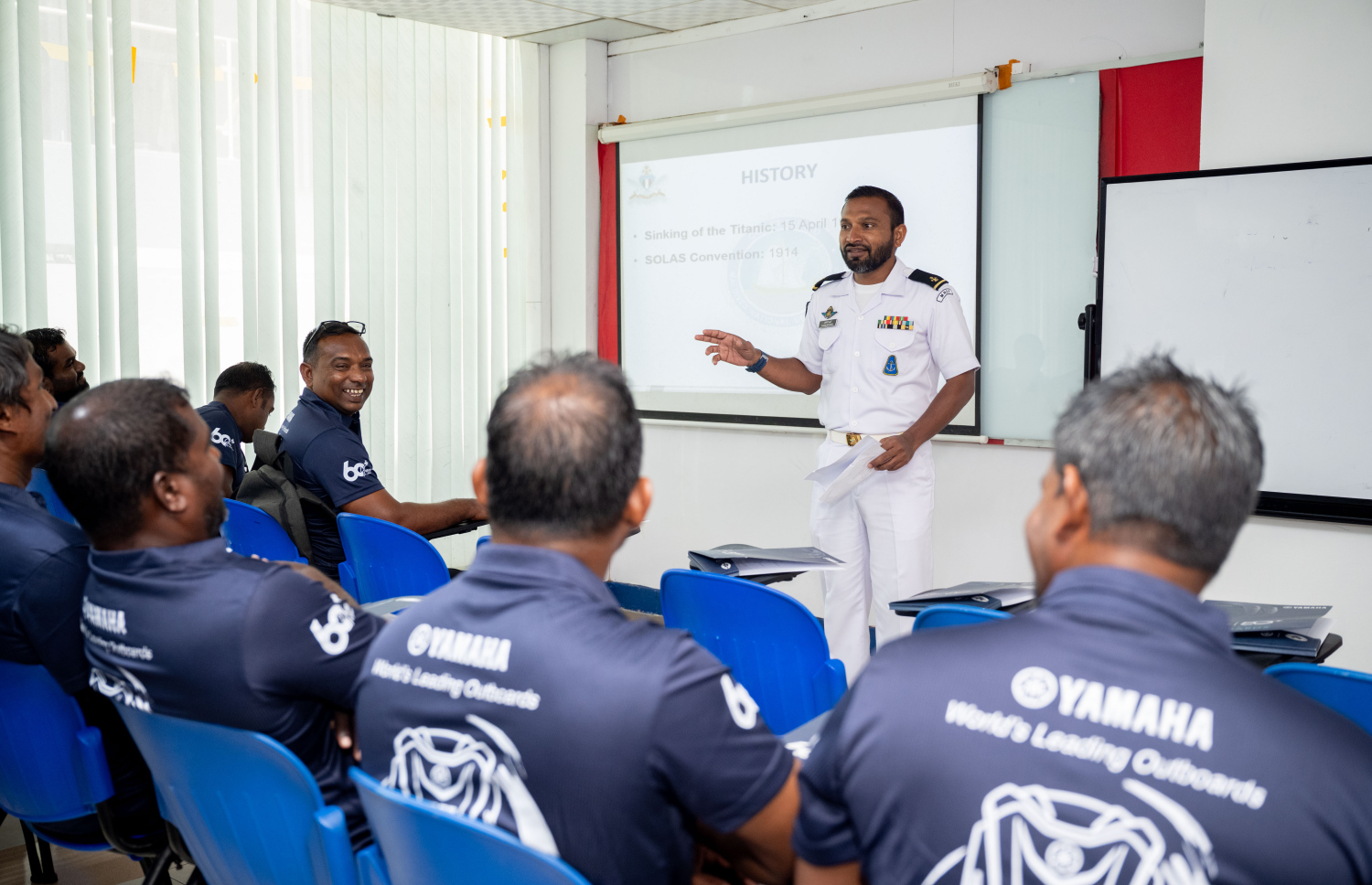 މިއަދު ފެށި ޕްރޮގުރާމުގެ ފުރަތަމަ ސެޝަނުގައި ބައިވެރިންނަށް މައުލޫމާތު ދެނީ. -- ފޮޓޯ: ނިޝާން އަލީ | މިހާރު