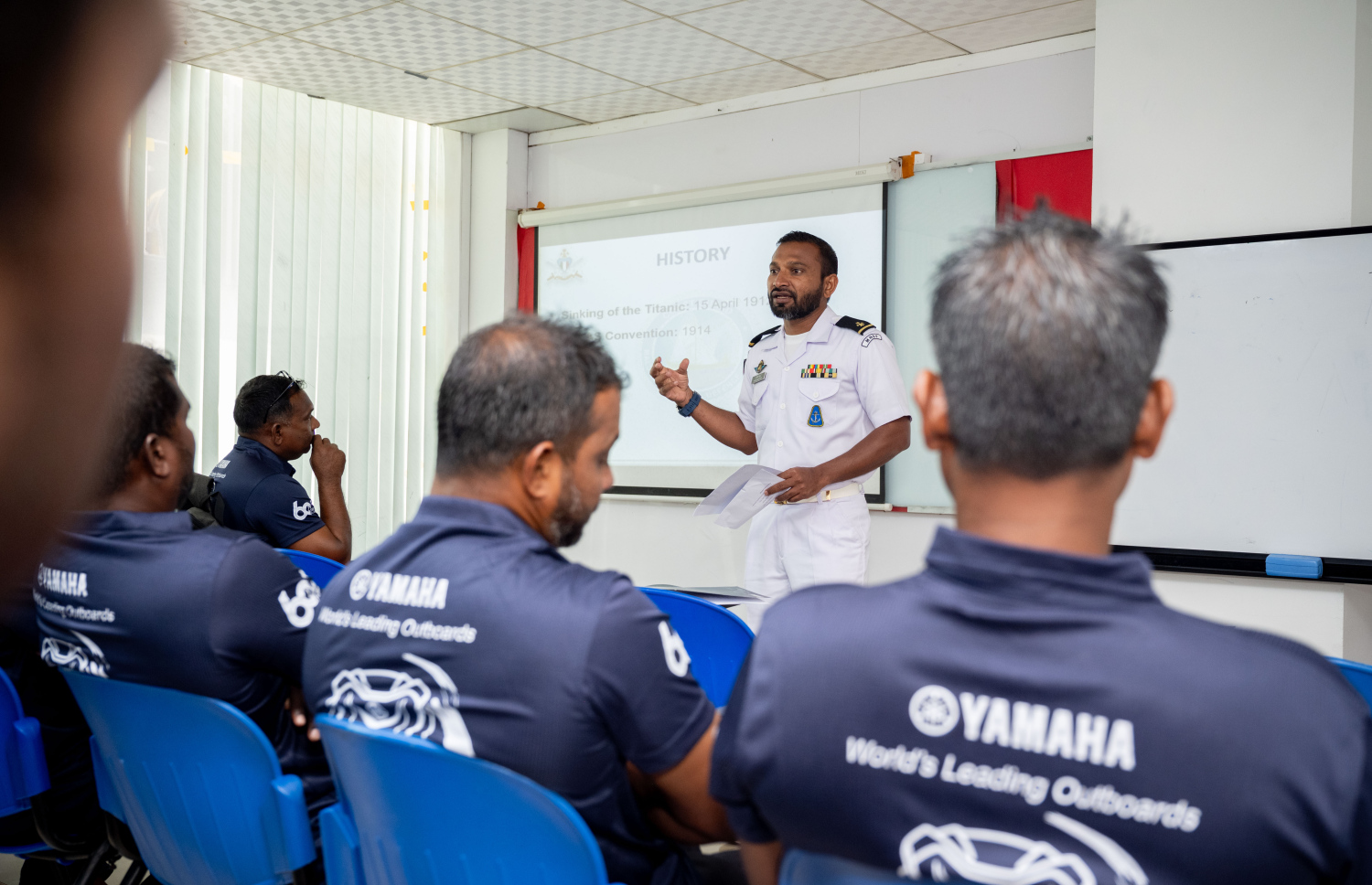 މިއަދު ފެށި ޕްރޮގުރާމުގެ ފުރަތަމަ ސެޝަނުގައި ބައިވެރިންނަށް މައުލޫމާތު ދެނީ. -- ފޮޓޯ: ނިޝާން އަލީ | މިހާރު