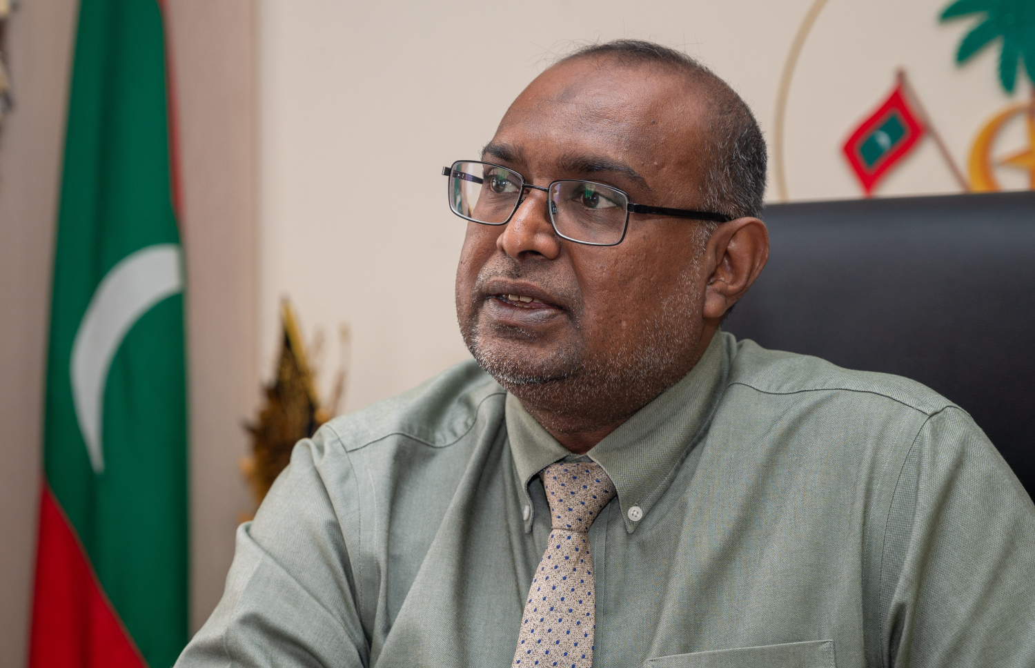 ސީއެސްސީގެ ރައީސް މުޖުތާޒު "މިހާރު" އަށް އިންޓަވިއު ދެއްވަނީ-- ފޮޓޯ: ފަޔާޒު މޫސާ | މިހާރު