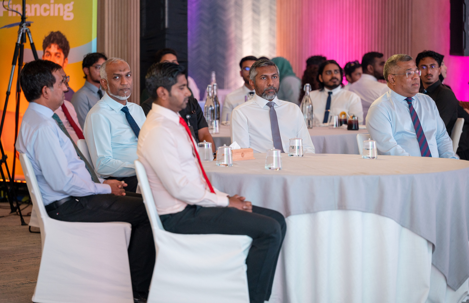 ޔޫތު އޮންޓްރަޕްރަނާސް އެކްސްޕޯ ފެށުމުގެ ރަސްމިއްޔާތުގައި ރައީސް ޑރ. މުހައްމަދު މުއިއްޒާއި ބީއެމްއެލްގެ އިސްވެރިން ބައިވެރިވެ ވަޑައިގަންނަވަނީ --- މިހާރު ފޮޓޯ/ފަޔާޒު މޫސާ