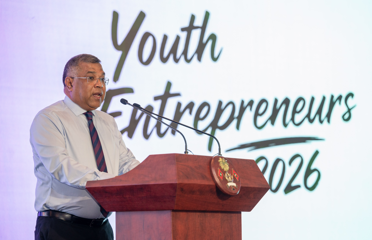 ބީއެމްއެލް އާއި އެސްއެމްއީ ޑިޖިޓަލް ގުޅިގެން ފައިނޭންސިން ލިބޭ ޔޫތު އޮންޓްރަޕްރިނަޝިޕް ފައިނޭންސިން ތައާރަފްކުރުމަށް ބޭއްވި ރަސްމިއްޔާތު ބީއެމްއެލްގެ ސީއީއޯ މުހައްމަދު ޝަރީފު ވާހަކަފުޅު ދައްކަވަނީ -- ފޮޓޯ: ފަޔާޒު މޫސާ | މިހާރު