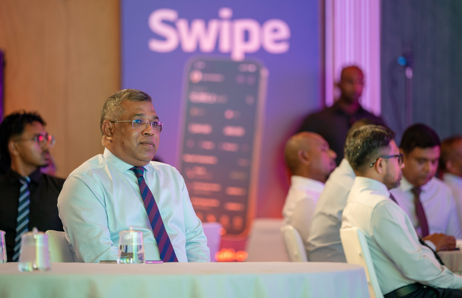 ބީއެމްއެލް އާއި އެސްއެމްއީ ޑިޖިޓަލް ގުޅިގެން ފައިނޭންސިން ލިބޭ ޔޫތު އޮންޓްރަޕްރިނަޝިޕް ފައިނޭންސިން ތައާރަފްކުރަން ބޭއްވި ރަސްމިއްޔާތުގައި ބީއެމްއެލްގެ ސީއީއޯ މުހައްމަދު ޝަރީފް ބައިވެރިވެވަޑައިގަންނަވަނީ --- މިހާރު ފޮޓޯ/ފަޔާޒު މޫސާ