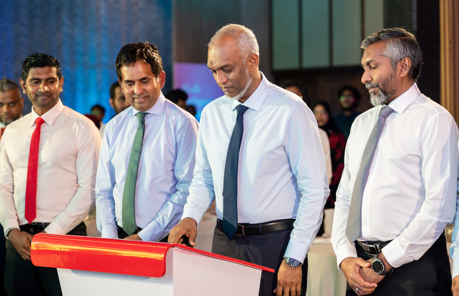 ބީއެމްއެލްއިން އަލަށް ތައާރަފްކުރި ޔޫތު އޮންޓްރަޕްރަނާސް އެކްސްޕޯ ރައީސް ޑރ. މުހައްމަދު މުއިއްޒު އިފްތިތާހު ކުރައްވަނީ: އެ އެކްސްޕޯގައި އިއުލާންކުރި ސްކީމްގެ ދަށުން ޝަރުތު ހަމަވާ ފަރާތްތަކަށް 150,000ރ. އާ ހަމައަށް ފައިނޭންސިން ލިބޭނެ --- މިހާރު ފޮޓޯ/ފަޔާޒު މޫސާ
