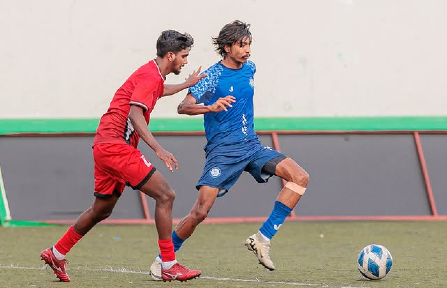 އެޓޯލްސް އާއި ޖީބީ ސްޕޯޓްސް ކުޅުނު ސެމީ ފައިނަލް މެޗުގެ ތެރެއިން.-- ފޮޓޯ: އެޓޯލްސް އެފްސީ