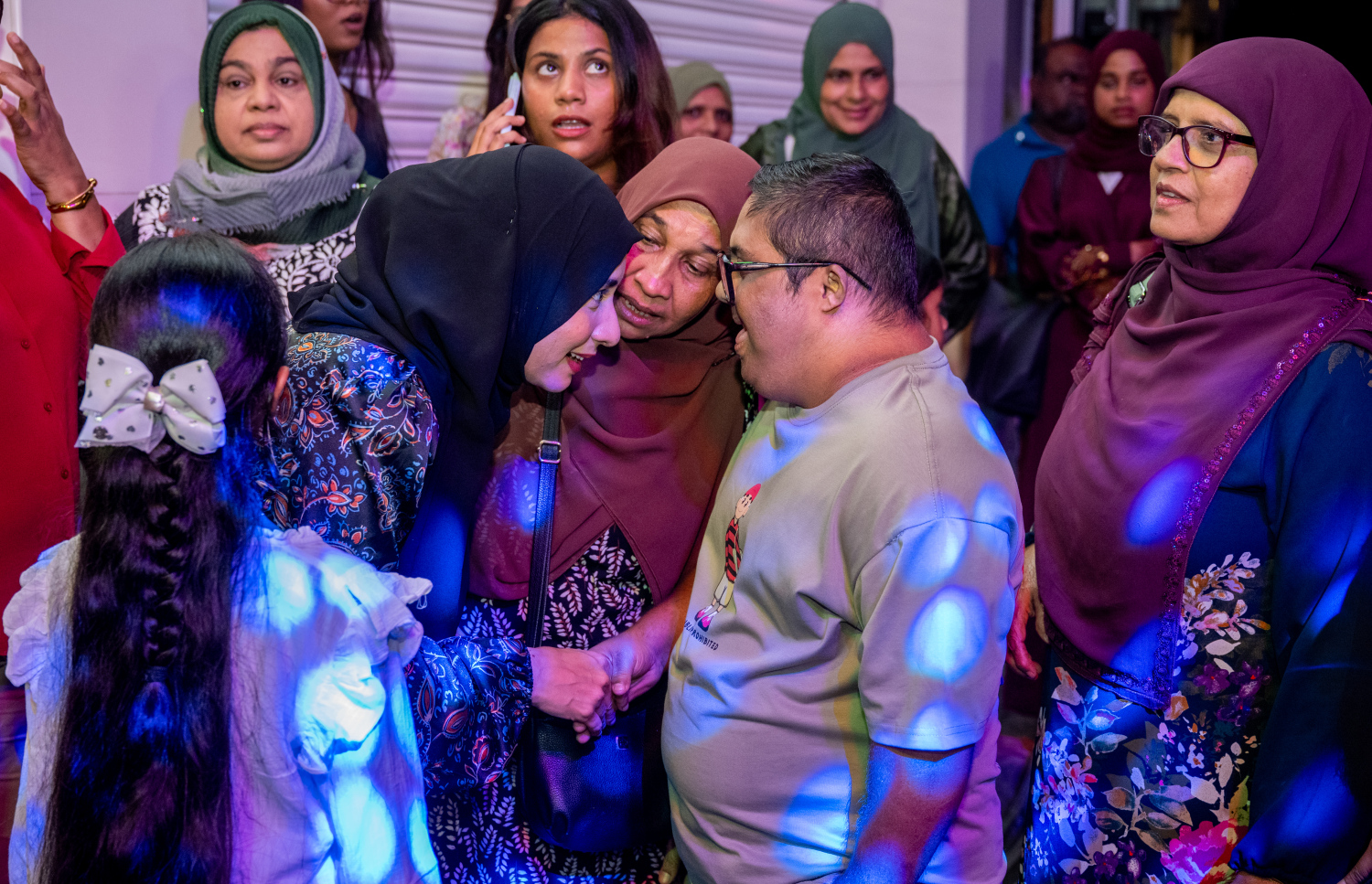 ކޮރެއަން ބިއުޓީ ސްޓޯ ހުޅުވުމަށް ބޭއްވި ހާއްސަ ހަރަކާތް. -- ފޮޓޯ: ނިޝާން އަލީ| މިހާރު