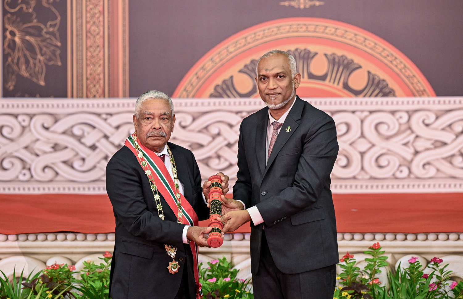 ދައުލަތުގެ މަތިވެރި އިއްޒަތް ޗަމްޕާ ހުސެއިން އަފީފަށް ރައީސް ޑރ. މުހައްމަދު މުއިއްޒު އަރުވަނީ.-- ފޮޓޯ: ރައީސް އޮފީސް