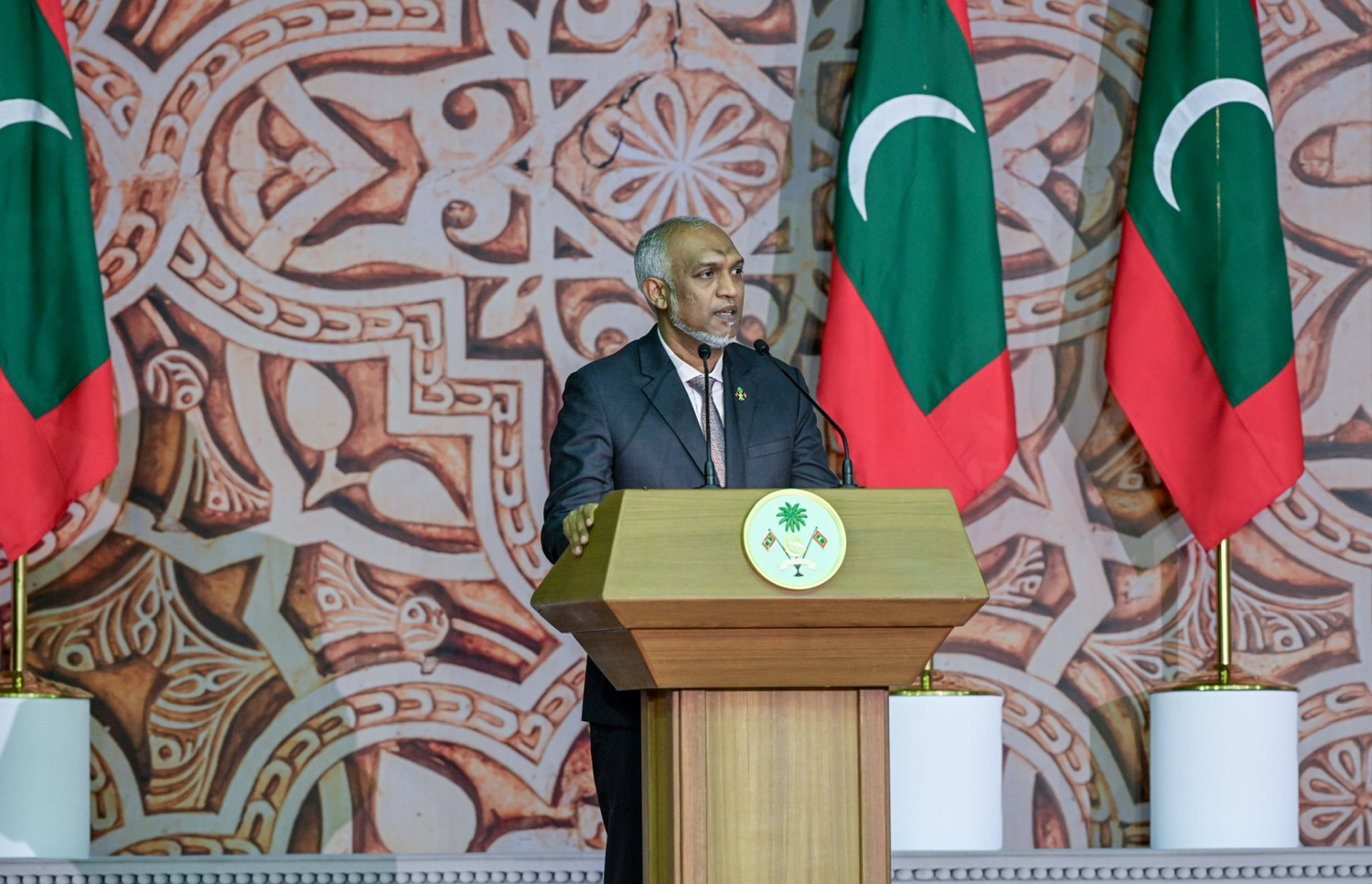 ރައީސް މިއަދުގެ ޖަލްސާގައި ވާހަކަ ދައްކަވަނީ: ސިޔާސީ ވެރިންނަށް މިނިވަންކަން މި ސަރުކާރުގައި އޮންނާނެ ކަމަށް ވިދާޅުވި - ފޮޓޯ: ރައީސް އޮފީސް