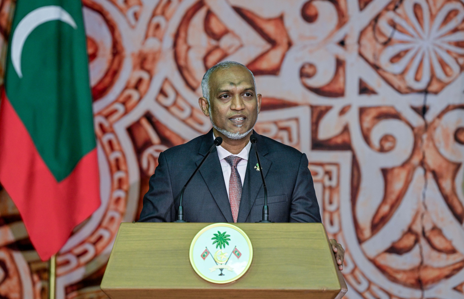 ރައީސް މިނިވަން ދުވަހުގެ ރަސްމީ ޖަލްސާގައި ވާހަކަފުޅު ދައްކަވަނީ: ސިޔާސީ ބަދަލުހިފުމުގެ ރޫހުގެ އަޅުވެތިކަން ނައްތާލާފައިވާ ކަމަށް ވިދާޅުވި - ފޮޓޯ: ރައީސް އޮފީސް