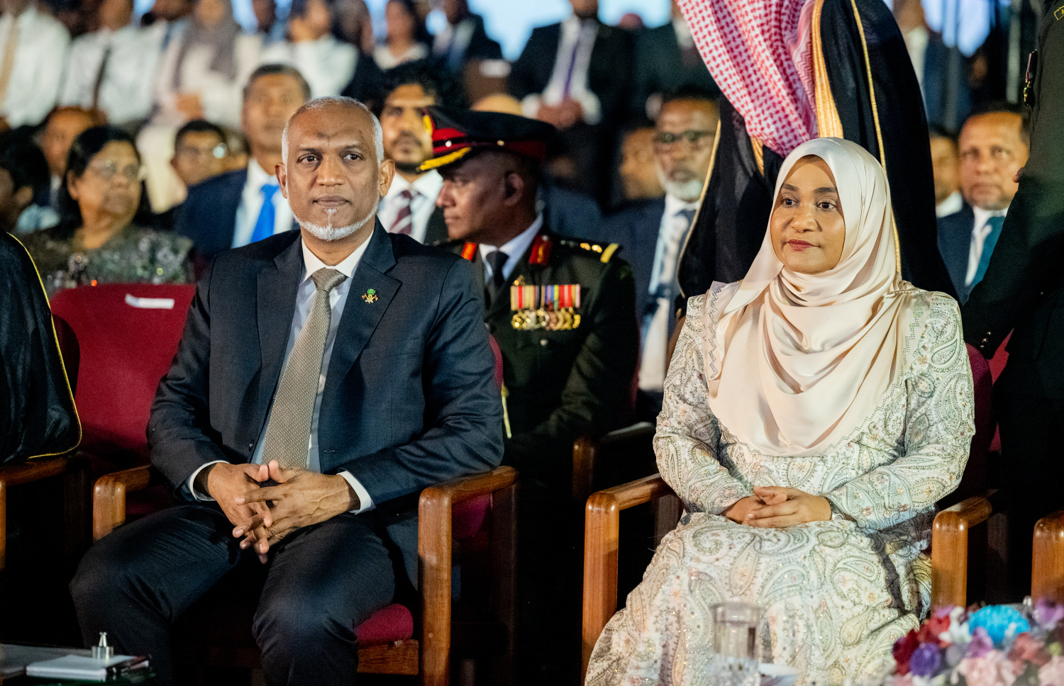 މިނިވަންދުވަހުގެ ކުޅިވަރުތައް ދައްކާލަން ރޭ ބޭއްވި ރަސްމިއްޔާތުގައި ރައީސްގެ ދެކަނބަލުން ބައިވެރިވެވަޑަައިގަންނަވަނީ.-- ފޮޓޯ: ނިޝާން އަލީ | މިހާރު