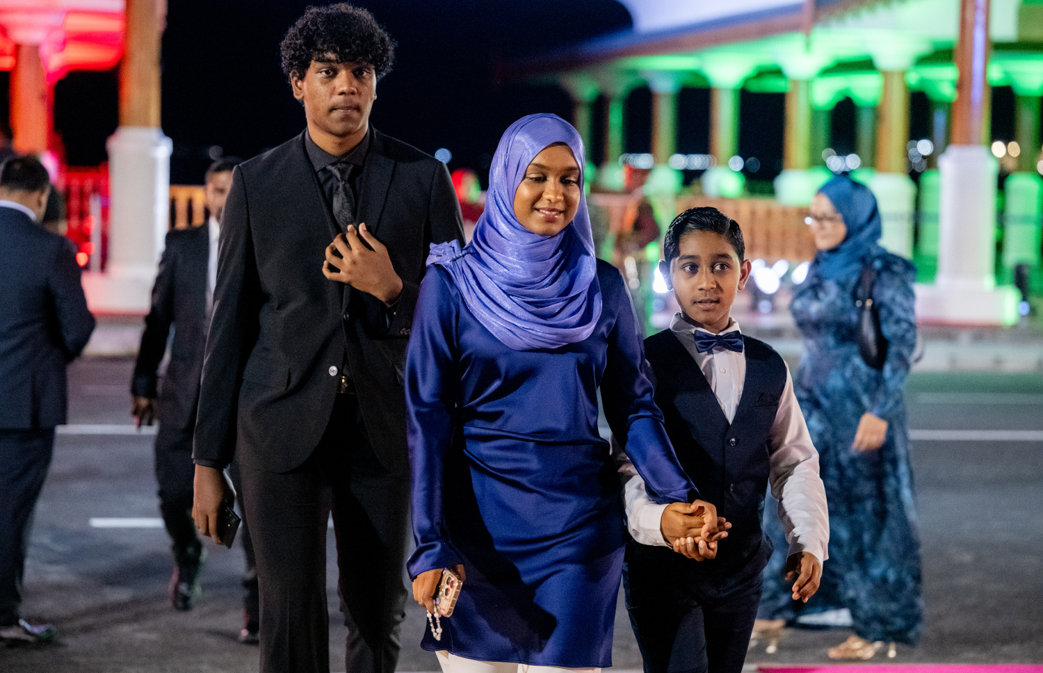 މިނިވަންދުވަހުގެ ކުޅިވަރުތައް ދައްކާލަން ރޭ ބޭއްވި ރަސްމިއްޔާތަށް ރައީސްގެ ތިން ބޭފުޅުން ވަޑައިގަންނަވަނީ.-- ފޮޓޯ: ނިޝާން އަލީ | މިހާރު