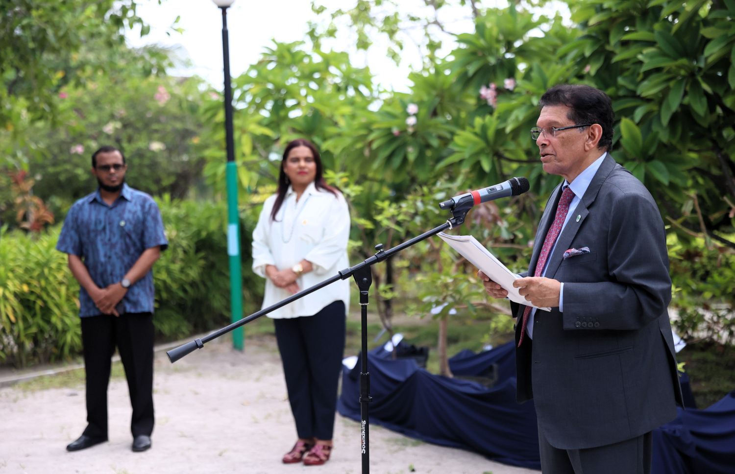 ގަސް އިންދުމުގެ ރަސްމިއްޔާތުގައި ބަންގަލްދޭޝްގެ ފޮރިން މިނިސްޓަރު ޑރ. ހަލީލުއްރަހްމާން ވާހަކަ ދައްކަވަނީ-- ފޮޓޯ: ފޮރިން މިނިސްޓްރީ