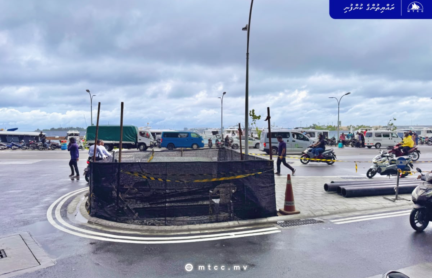 އަލަށް ތާރު އެޅި ސަރަހައްދުގެ މަގު. އެ ސަރަހައްދުގައި ފެންހިންދުމުގެ ނިޒާމު ބެހެއްޓުމުގެ މަސައްކަތް ވެސް އެމްޓީސީސީއިން އަންނަނީ ކުރަމުން -- ފޮޓޯ: އެމްޓީސީސީ