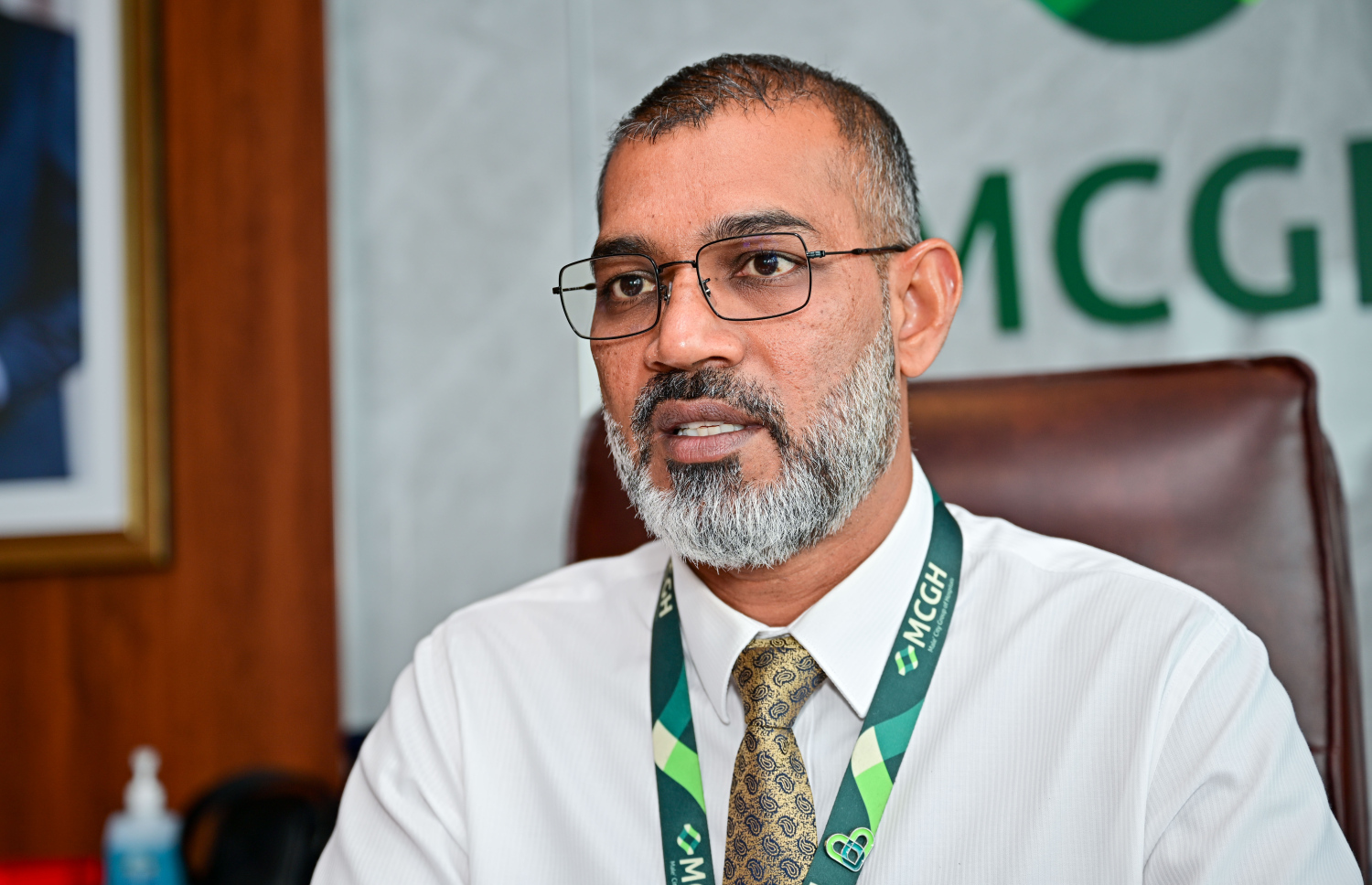 މާލެ ސިޓީ ގްރޫޕް އޮފް ހޮސްޕިޓަލްސްގެ ސީއީއޯ ހަލީމް، މިދިޔަ އާދިއްތަ ދުވަހު "މިހާރު"އަށް އިންޓަވިއު ދެއްވަނީ.-- ފޮޓޯ: ފަޔާޒު މޫސާ/ މިހާރު