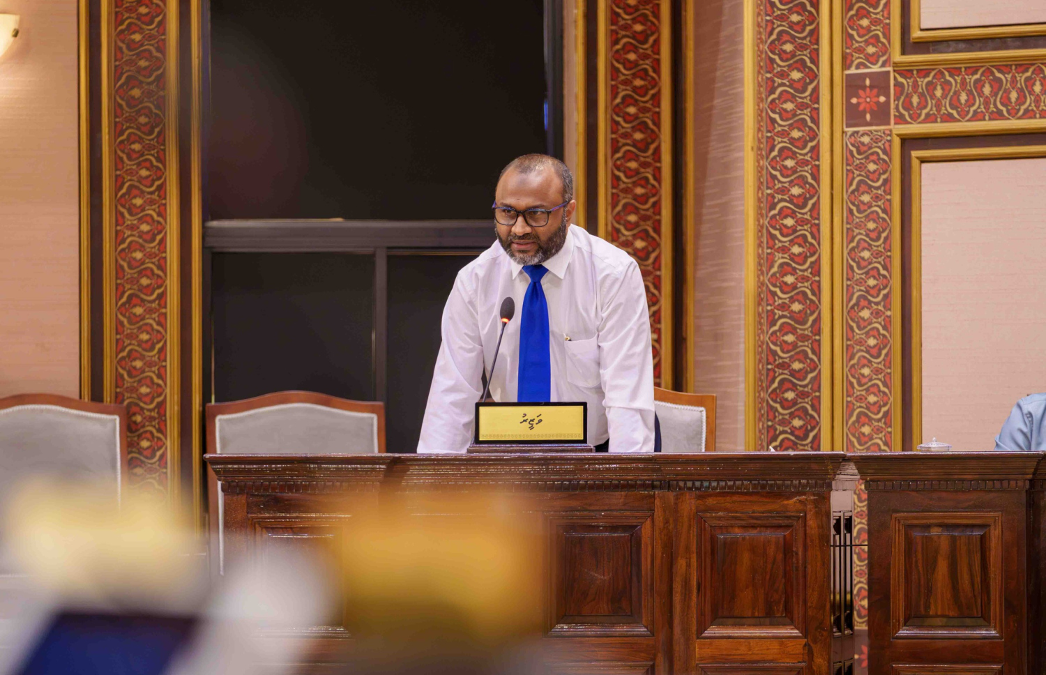 އިސްމިކް މިނިސްޓަރު ޑރ.މުހައްމަދު ޝަހީމް އަލީ ސައީދު ރައްޔިތުންގެ މަޖިލީހުގެ މިއަދުގެ ޖަލްސާގައި މެންބަރުން ކުރެއްވި ސުވާލުތަކަށް ޖަވާބުދެއްވަނީ. ފޮޓޯ: މަޖިލީހުގެ އިދާރާ