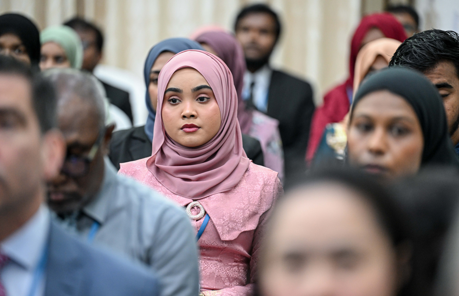 ކުދި ޖަޒީރާ ގައުމުތަކުގެ ޖަމިއްޔާ (ސިޑްސް)ގެ މެމްބަރު ގައުމުތަކުގެ އޮޑިޓް އޮފީސްތަކުން އއ. އުކުޅަހުގައި ބޭއްވި މަހާސިންތާ ނިންމުމަށް ބޭއްވި ރަސްމިއްޔާތުގައި އޮޑިޓާ ޖެނެރަލް އޮފީހުގެ ބައެއް މުވައްޒަފުން ބައިވެރިވަނީ -- ފޮޓޯ: ރައީސް އޮފީސް