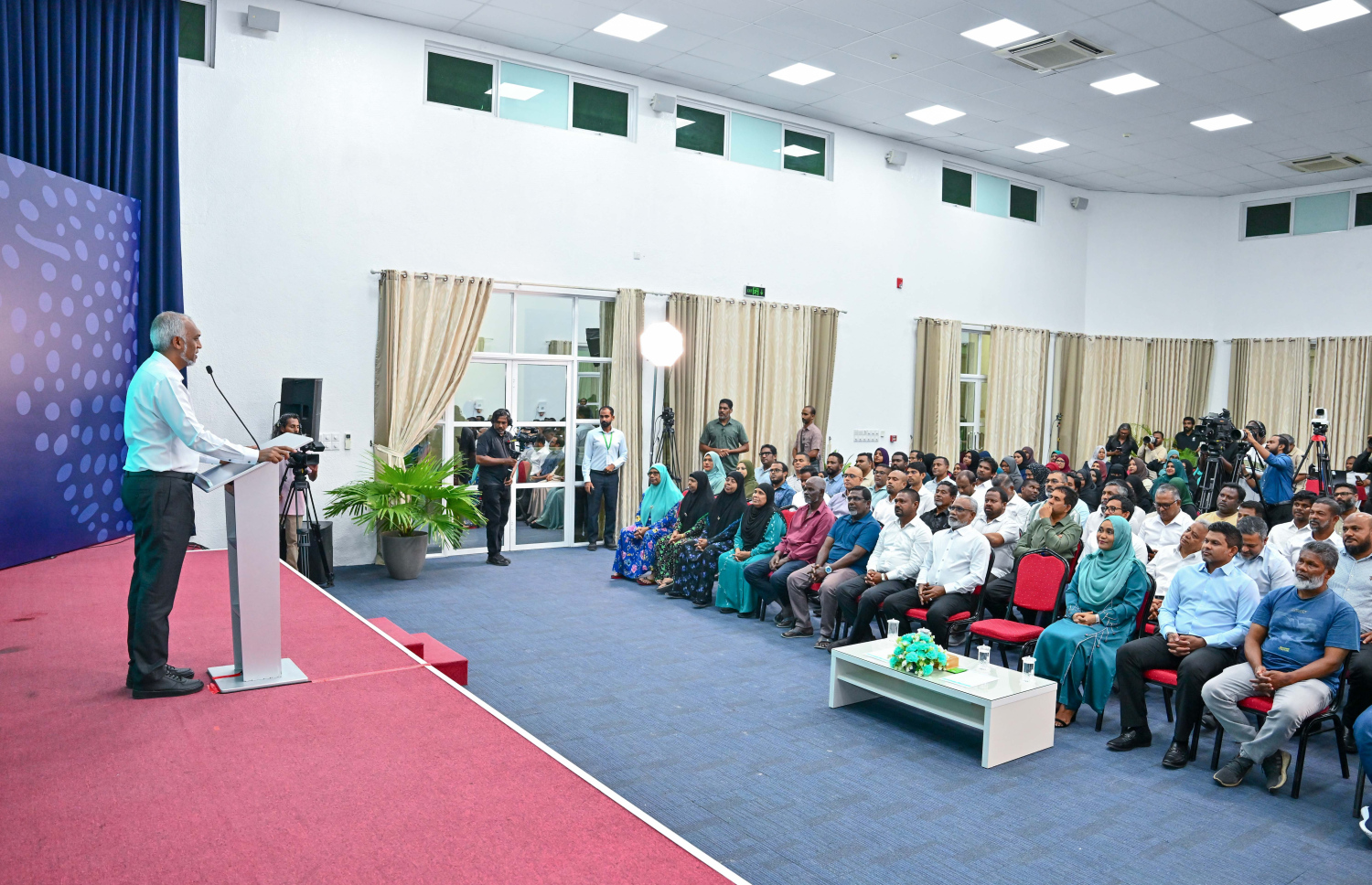 ޕީއެންސީން އުކުޅަހުގައި ރޭ ބޭއްވި ޖަލްސާގައި ރައީސް މުއިއްޒު ވާހަކަފުޅު ދައްކަވަނީ.---ފޮޓޯ: ޕީއެންސީ