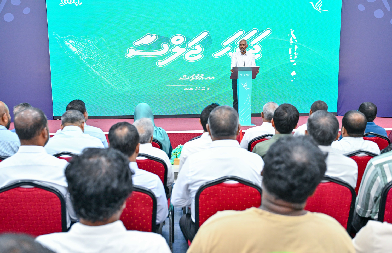 ޕީއެންސީން އުކުޅަހުގައި ރޭ ބޭއްވި ޖަލްސާގައި ރައީސް މުއިއްޒު ވާހަކަފުޅު ދައްކަވަނީ.---ފޮޓޯ: ޕީއެންސީ