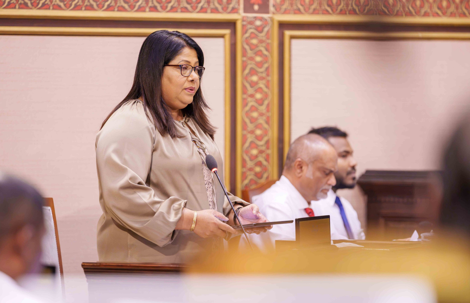 މަޖިލީހުގެ މިއަދުގެ ޖަލްސާގައި ހެލްތު މިނިސްޓަރު ގީލާ ވާހަކަދައްކަވަނީ.-- ފޮޓޯ: މަޖިލިސް