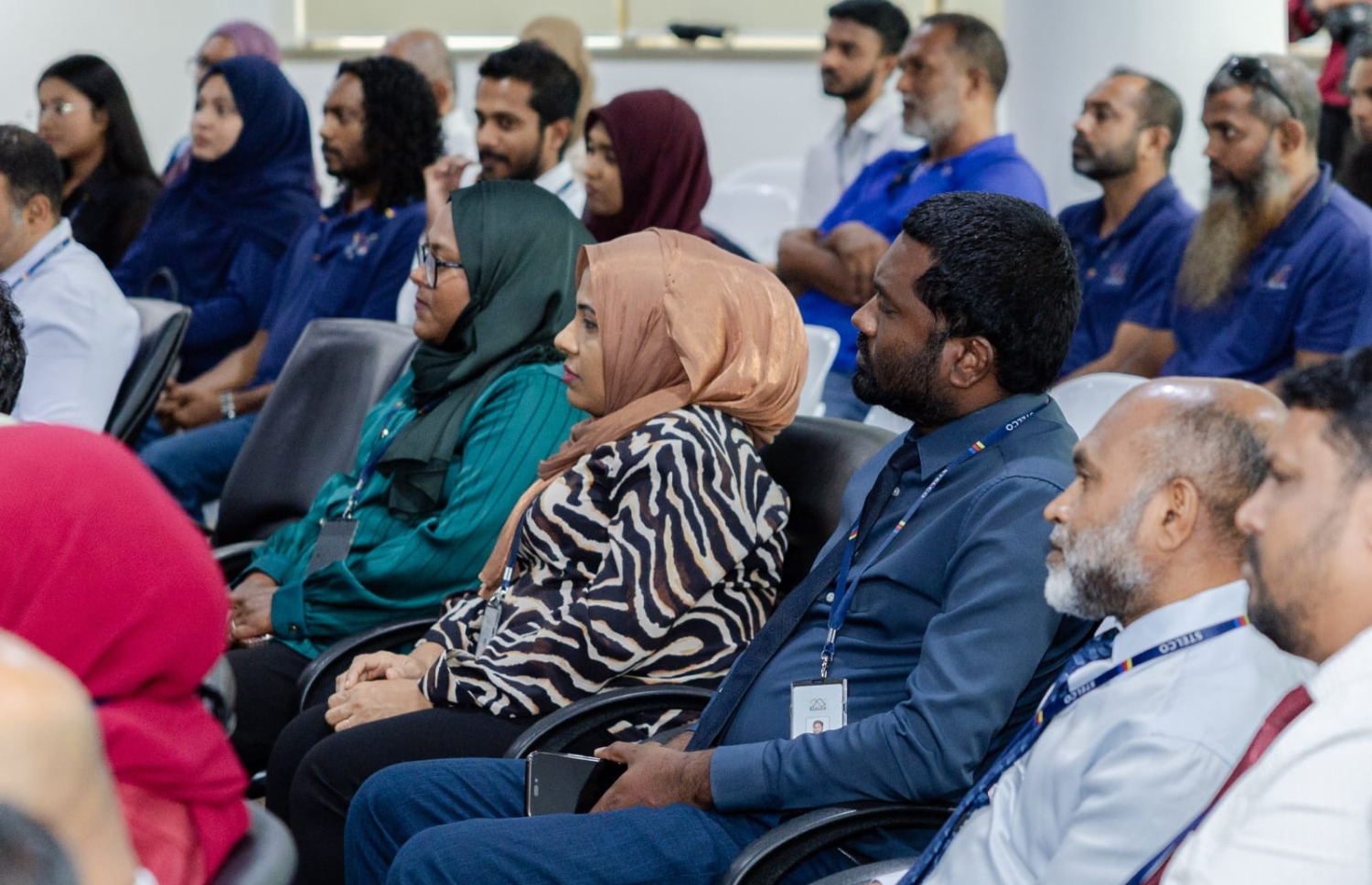 ސްޓެލްކޯގެ މުވައްޒަފުންނަށް ހާއްސަކޮށްގެން މިއަދު ލެވެލް 3 އަދި ލެވެލް 4 ގެ ކޯސް ފެށުމަށް ބޭއްވި ރަސްމިއްޔާތުގައި އެ ކުންފުނީގެ މުވައްޒަފުން ބައިވެރިވަނީ.-- ފޮޓޯ: ސްޓެލްކޯ