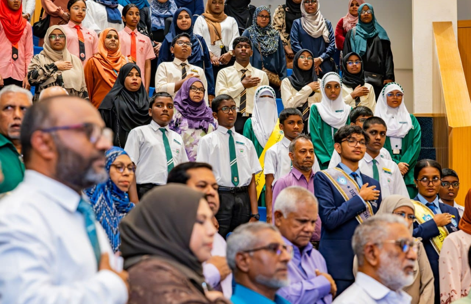 ވާހަކަ ދެއްކުމުގެ ގައުމީ މުބާރާތް ފެށުމަށް ރޭ ބޭއްވި ރަސްމިއްޔާތުގައި ފަންނާއި ސަގާފަތާއި ތަރިކައާބެހޭ މިނިސްޓަރު ހީނާ ވަލީދާއި އިސްމާމިކް މިނިސްޓަރު ޑރ. ޝަހީމް އަލީ ސައީދު ބައިވެރިވެވަޑައިގަންނަވަނީ-- ފޮޓޯ: އިސްލާމިކް މިނިސްޓްރީ