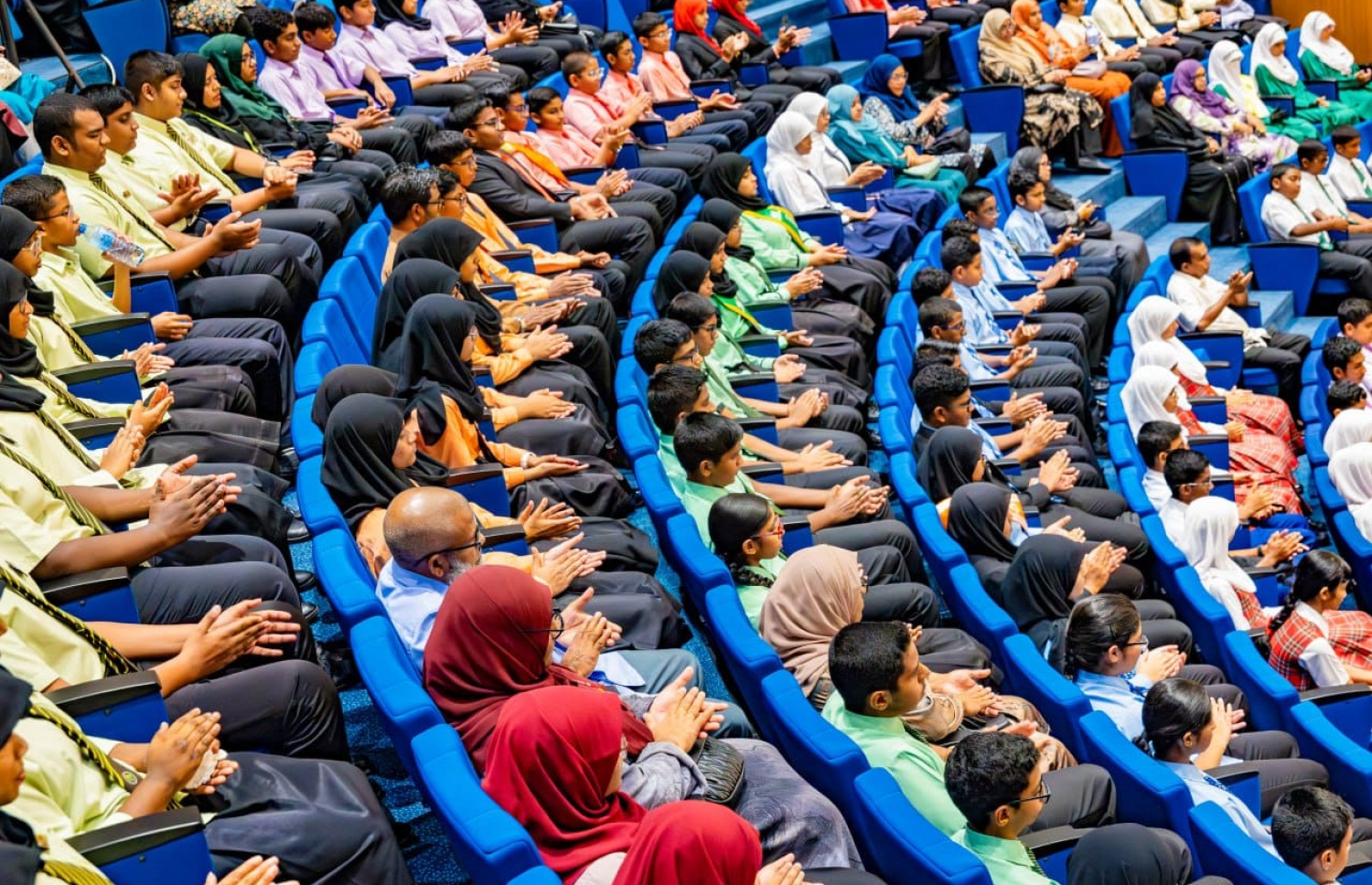 ވާހަކަ ދެއްކުމުގެ ގައުމީ މުބާރާތް ފެށުމަށް ރޭ ބޭއްވި ރަސްމިއްޔާތުގައި ދަރިވަރުން ބައިވެރިވަނީ- ފޮޓޯ: އިސްލާމިކް މިނިސްޓްރީ