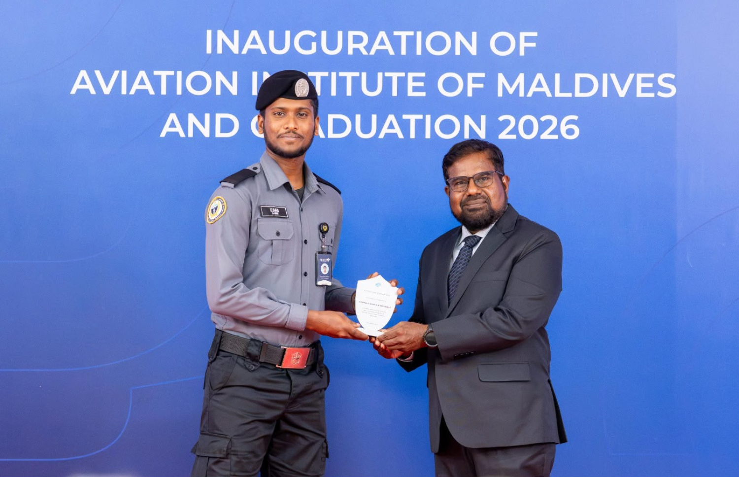 އެމްއޭސީއެލްއިން އެއިމް ރަސްމީކޮށް އިފްތިތާޙުކޮށް އިންސްޓިޓިއުޓްގެ ފުރަތަމަ ދަސްވެނިންނަށް ސެޓްފިކެޓް ހަވާލުކުރުމަށް ބޭއްވި ރަސްމިއްޔާތު-- ފޮޓޯ: އެމްއޭސީއެލް