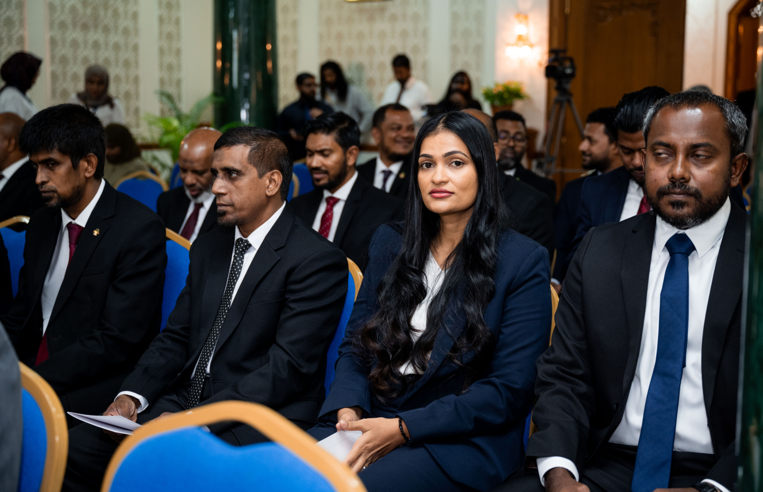 ސިވިލް ކޯޓުގެ ފަނޑިޔާރުކަމަށް ދެ ބޭފުޅަކު އަދި ކްރިމިނަލް ކޯޓުގެ ފަނޑިޔާރުކަމަށް ތިން ބޭފުޅަކު އައްޔަންކުރުމަށް މިއަދު ސުޕްރީމް ކޯޓުގައި ބޭއްވި ހާއްސަ ރަސްމިއްޔާތު.-- ފޮޓޯ: ނިޝާން އަލީ | މިހާރު