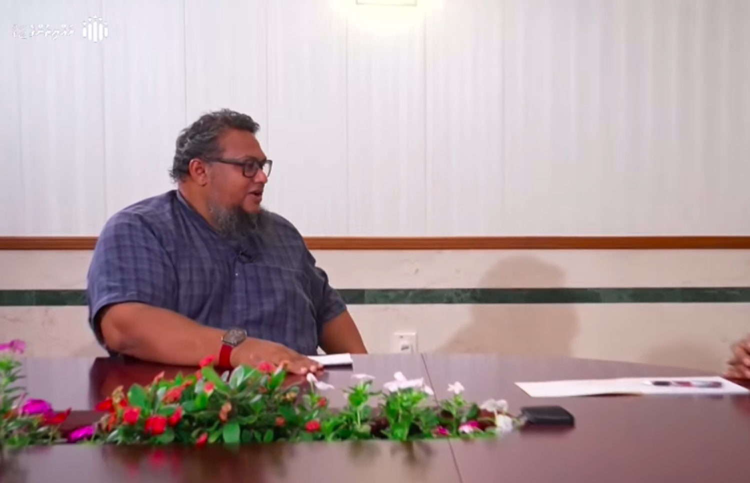 ރައީސް ޑރ.މުހައްމަދު މުއިއްޒު ކުރިއަށް ގެންދަވާ "ރައްޔިތުންގެ އަޑު " ޕްރޮގްރާމްގައި ފާއިޒް އެމަނިކުފާނަށް ޝަކުވާއެއް ހުށަހަޅަނީ.