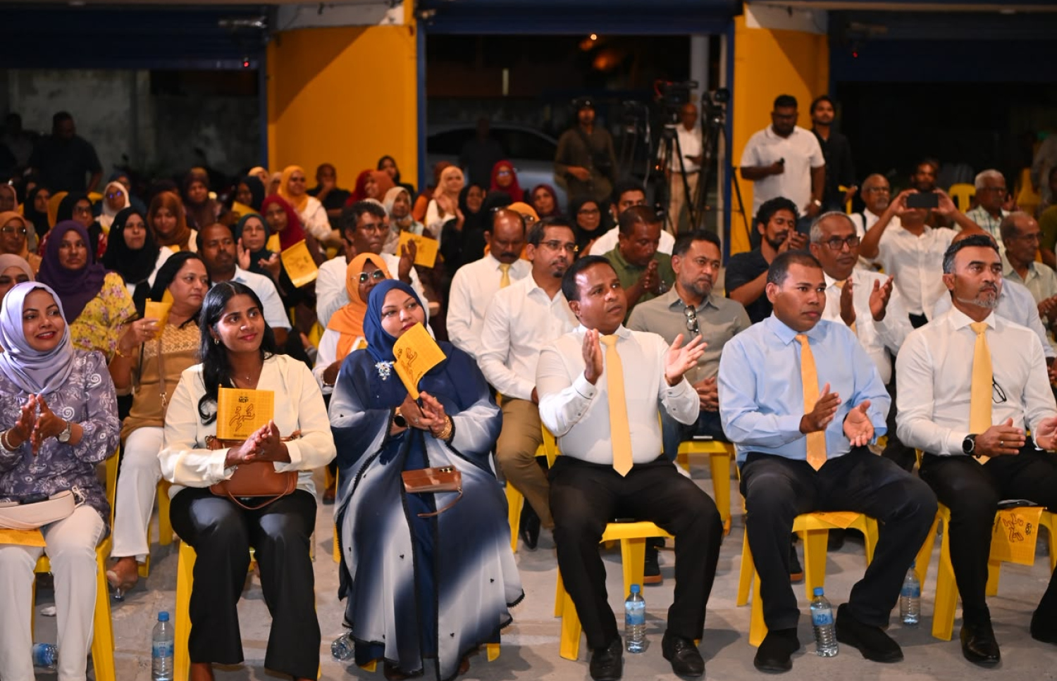 މިރޭގެ ޖަލްސާގައި އެމްޑީޕީގެ އިސް ބައެއް ބޭފުޅުން ބައިވެރިވެވަޑައިގަންނަވަނީ - ފޮޓޯ/ އެމްޑީޕީ