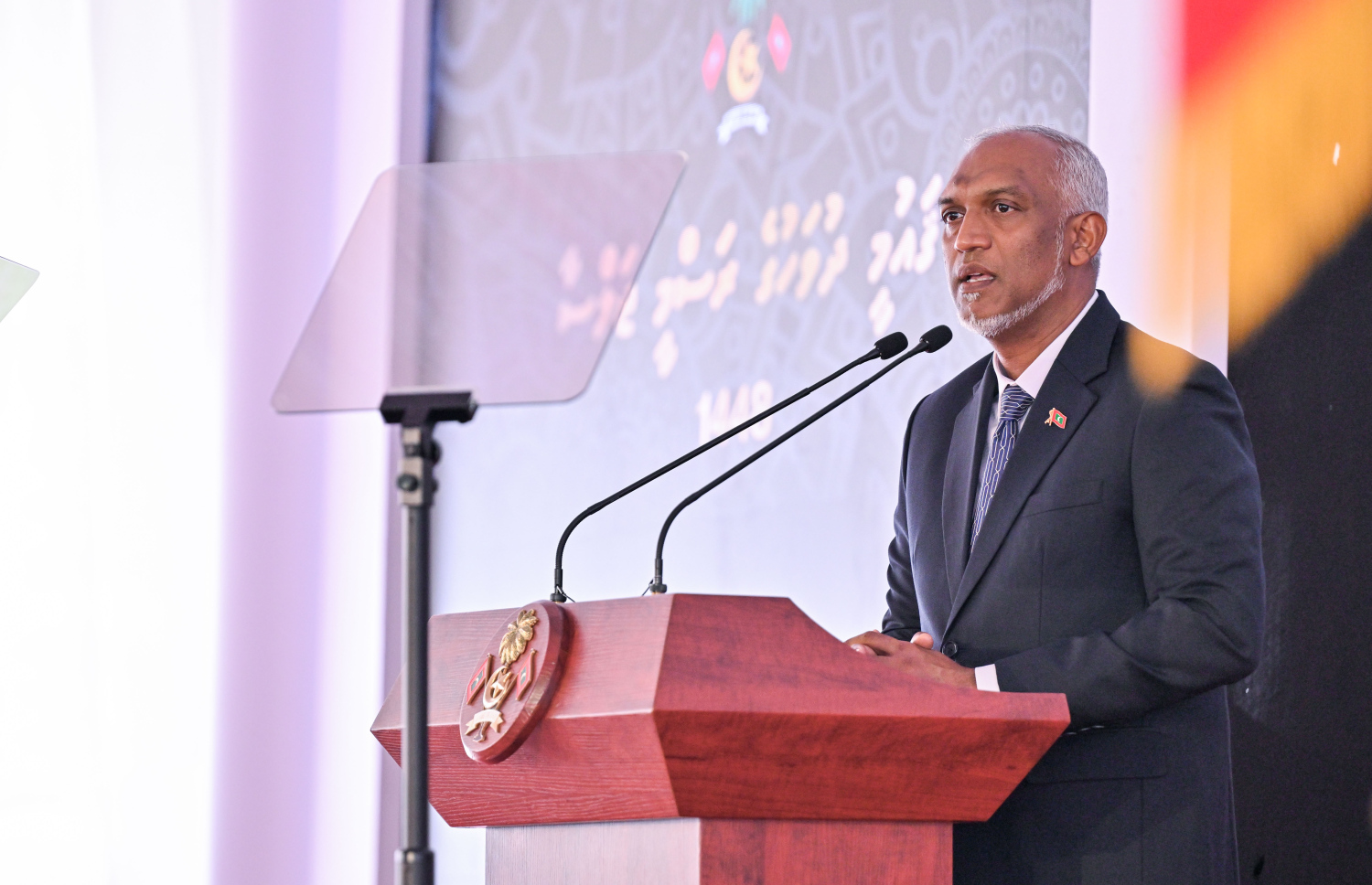 ގައުމީ ދުވަހުގެ ރަސްމީ ޖަލްސާގައި ރައީސް ޑރ. މުހައްމަދު މުއިއްޒު ވާހަކަފުޅު ދައްކަވަނީ. -- ފޮޓޯ: ރައީސް އޮފީސް