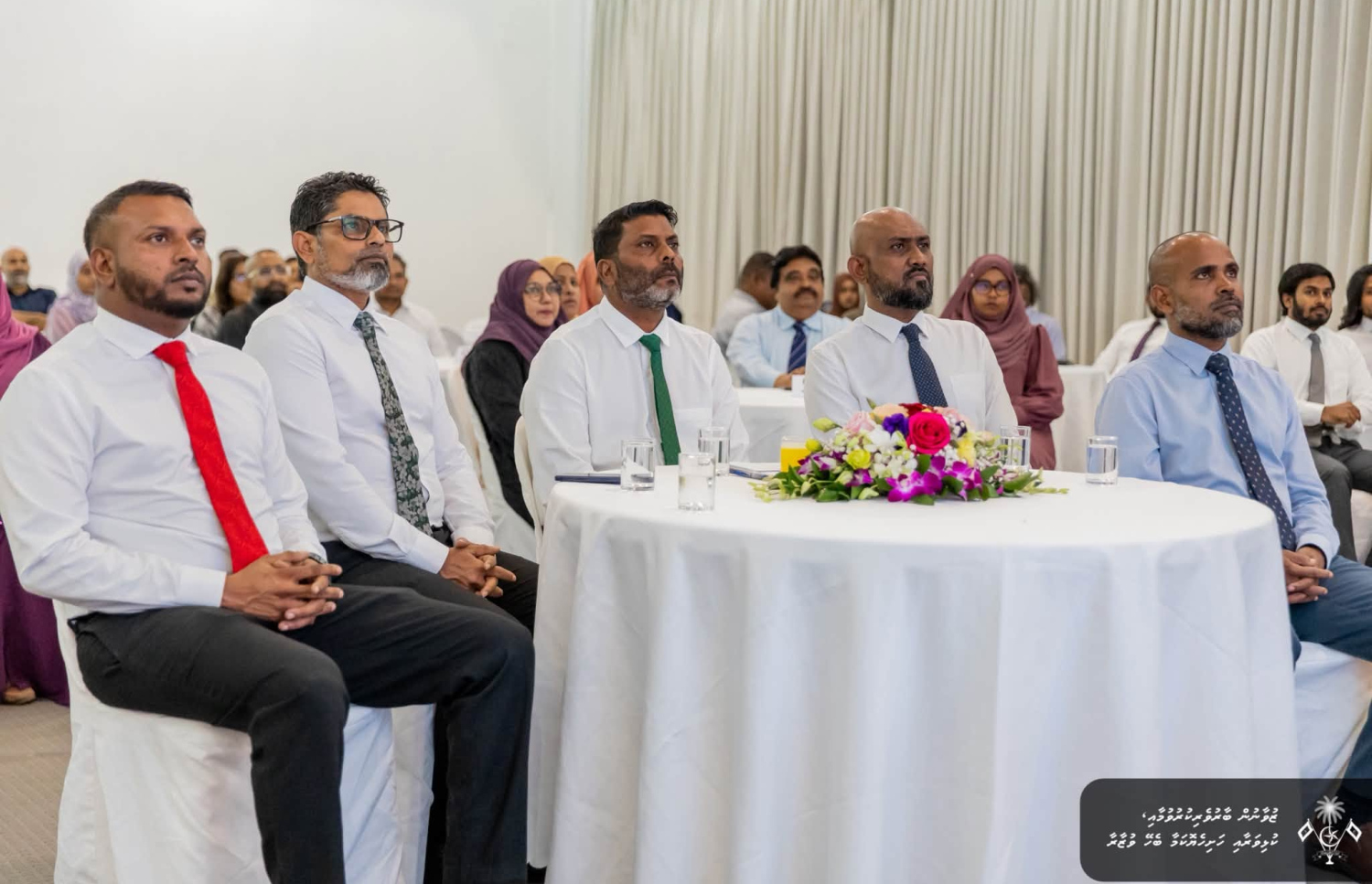 އިއްޔެގެ ރަސްމިއްޔާތުގައި ސްޕޯޓްސް މިނިސްޓަރު ރާފިއު އާއި އޭސިސީގެ ރައީސް ޝާމިލް އަދި އެހެން ބައެއް ވެރިން ބައިވެރިވެވަޑައިގަންނަވަނީ.---ފޮޓޯ: ސްޕޯޓްސް މިނިސްޓްރީ