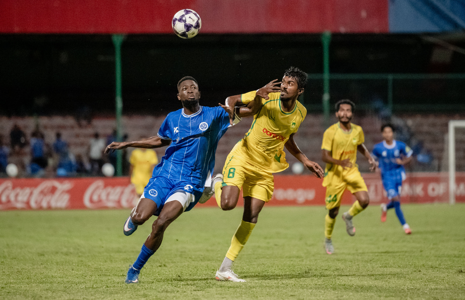 ކަޕް ވިނާސް ކަޕްގެ ފައިނަލް މެޗުގައި ނިއުގެ ކުޅުންތެރިޔާއަތުން ބޯޅަ ހޯދަން މާޒިޔާ ކުޅުންތެރިޔާ މަސައްކަތްކުރަނީ -- ފޮޓޯ: ފަޔާޒު މޫސާ | މިހާރު