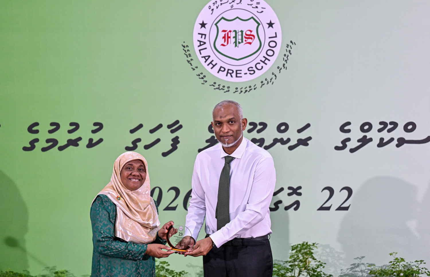 ފަލާހް ޕްރީ ސްކޫލަށް ދިގު މުއްދަތެއް ވަންދެން ހިދުމަތް ކުރި މުވައްޒަފަކާ ރައީސް މުއިއްޒު މިއަދު ހަނދާނީ ފިލާ ހަވާލު ކޮށްދެއްވަނީ.