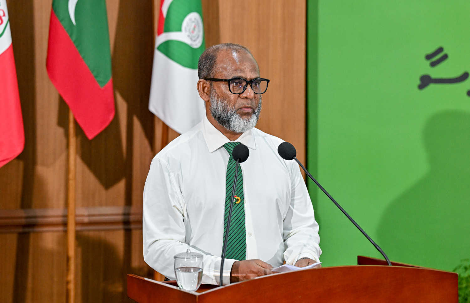 ފަލާހް ޕްރީސްކޫލްގެ ރަންޔޫބީލް ފާހަގަކުރުމަށް ބޭއްވި ރަސްމިއްޔާތުގައި އެ ސްކޫލުގެ ޗީފް އެގްޒެކެޓިވް، އަލްގާރީ އަލްހާފިޒް އަބްދުއްސައްތާރު އަބޫބަކުރު ވާހަކަދައްކަނީ. -- ފޮޓޯ: ރައީސް އޮފީސް