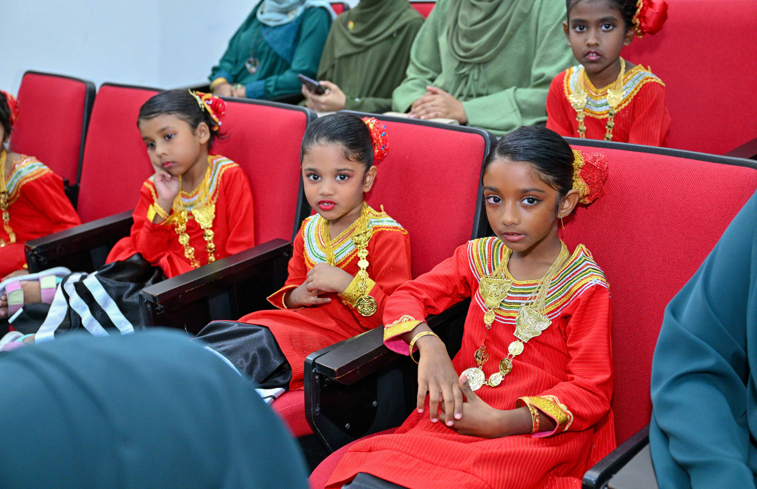 ފަލާހް ޕްރީސްކޫލްގެ ރަންޔޫބީލް ފާހަގަކުރުމަށް ބޭއްވި ރަސްމިއްޔާތުގައި އެ ސްކޫލުގެ ބައެއް ދަރިވަރުން ބައިވެރިވަނީ. -- ފޮޓޯ: ރައީސް އޮފީސް
