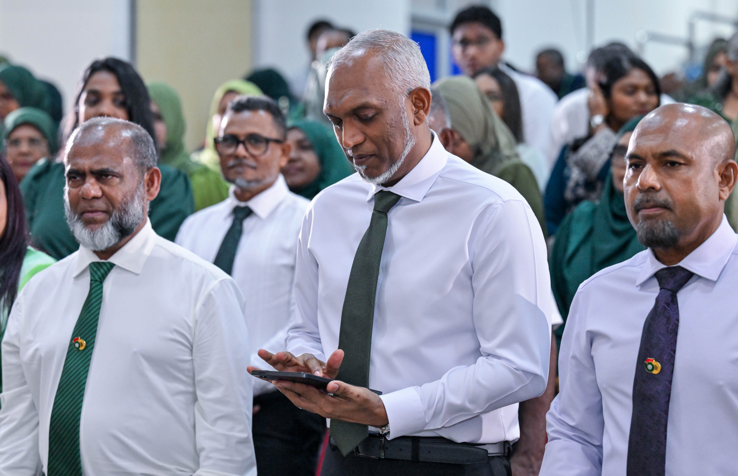 ފަލާހް ޕްރީ ސްކޫލަށް 50 އަހަރު ފުރުމުގެ މުނާސަބަތުގައި ބޭއްވި ރަސްމިއްޔާތު ރައީސް މުއިއްޒު އެ ސްކޫލްގެ ވެބްސައިޓް ލޯންޗުކޮށްދެއްވަނީ. -- ފޮޓޯ: ރައީސް އޮފީސް