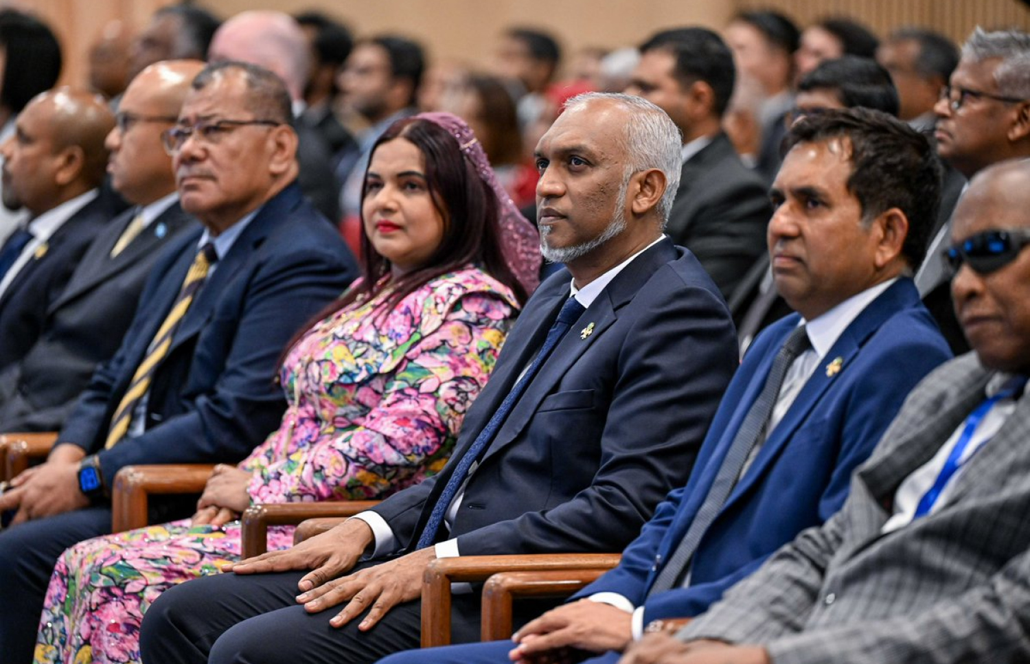 ސިޑްސްގެ ފޯރަމް ފެށުމުގެ ރަސްމިއްުޔާތުގެ ތެރެއިން: ރައީސް ވަނީ ކުދި ޖަޒީތާތައް ގުޅިގެން މަސައްކަތް ކުރުމަށް ގޮވާލައްވާފައި - ފޮޓޯ: ރައީސް އޮފީސް