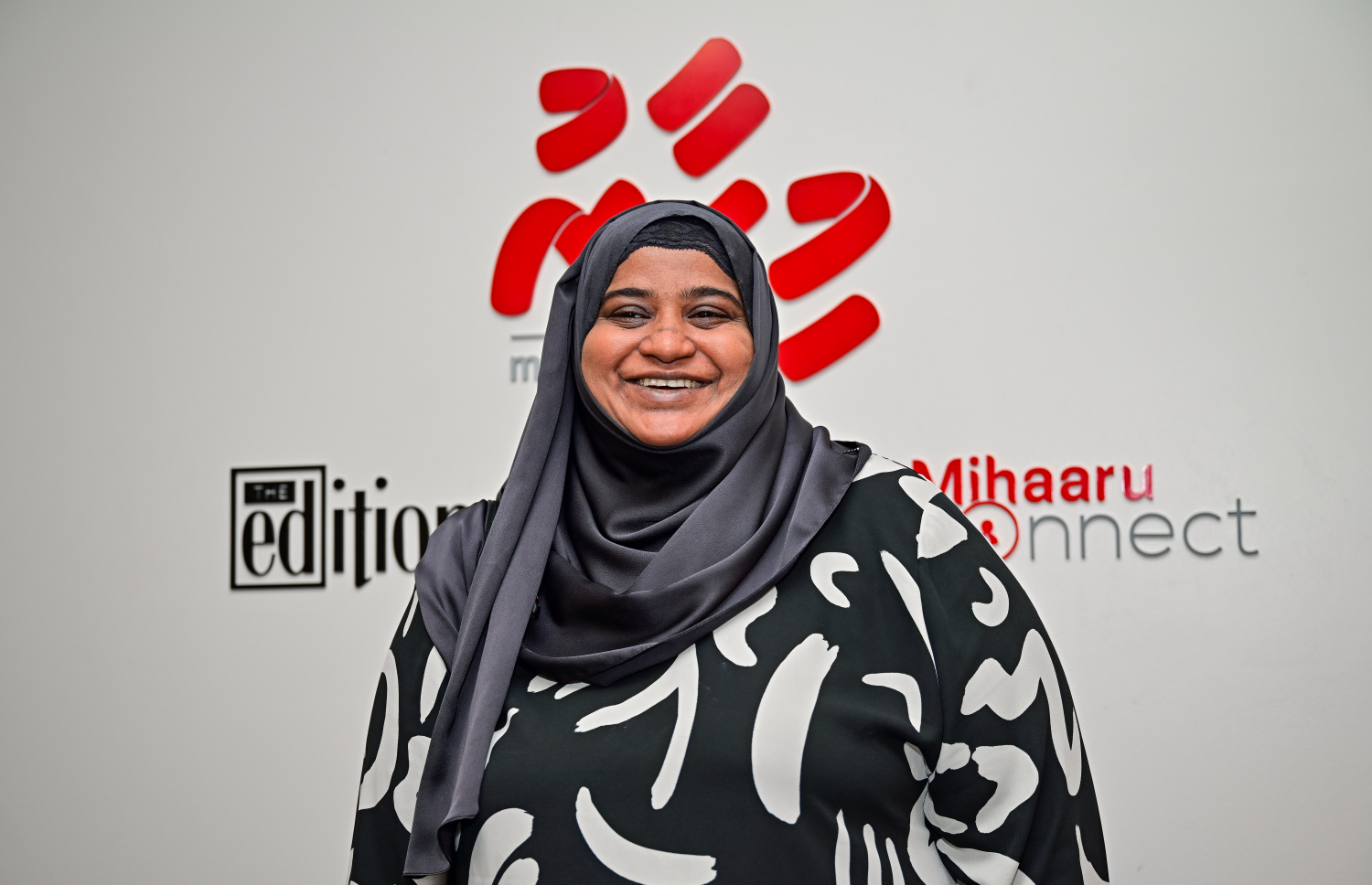 އަލް މަނާސިކް ގްރޫޕުން ހުށަހެޅި އުމްރާ ދަތުރު ކާމިޔާބުކޮށް، މުބާރާތުގެ އެއް ވަނަ ހޯދި ޝިރުޒިމާ އިބްރާހިމް އިންޓަވިއު ދެނީ.--- ފޮޓޯ: ފަޔާޒު މޫސާ | މިހާރު