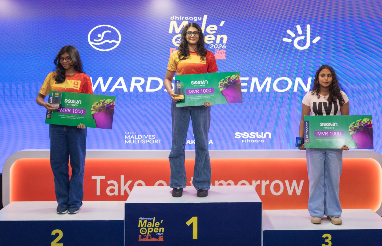 އެއް ކިލޯމީޓަރުގެ އެންމެ މޮޅު އަންހެން ފެތުންތެރިން. -- ފޮޓޯ: ދިރާގު