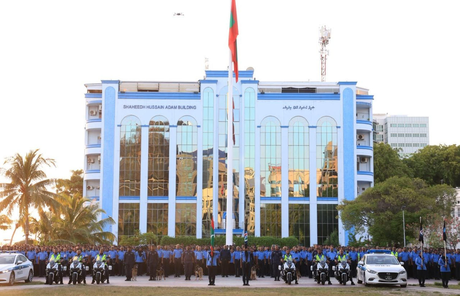 ފުލުހުންގެ ހިދުމަތުގެ ދުވަހުގެ ހާއްސަ ހިނގާލުން ފެށުމުގެ ކުރިން ޖުމްހޫރީ މައިދާނުގައި ބޭއްވި ހަފުލާ.-- ފޮޓޯ: ޕޮލިސް