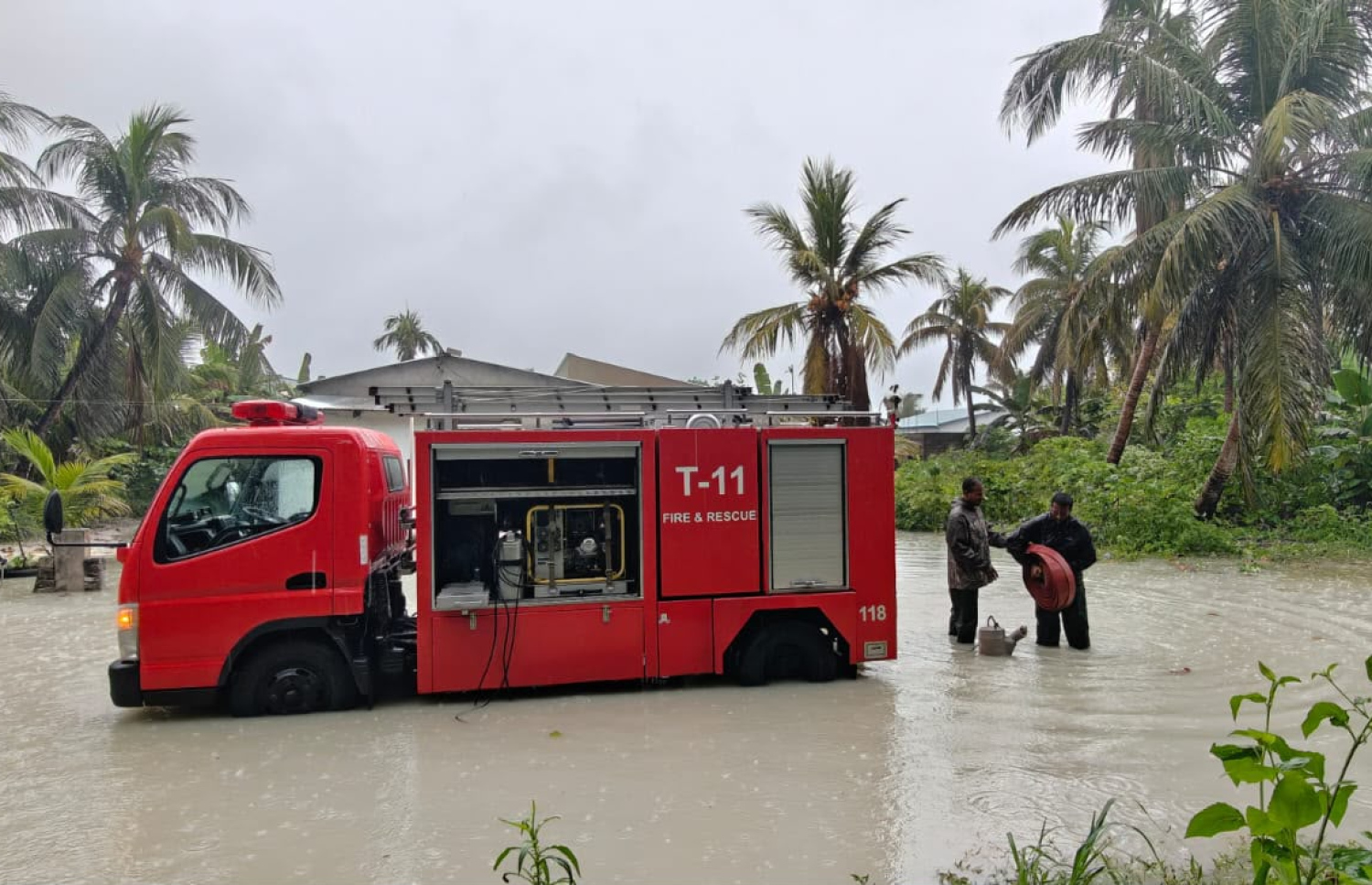 އައްޑޫގައި ފެންބޮޑުވެ، ފެން ހިންދުމުގެ މަސައްކަތް އެމްއެންޑީއެފުން ކުރަނީ-- ފޮޓޯ: އެމްއެންދިއެފް