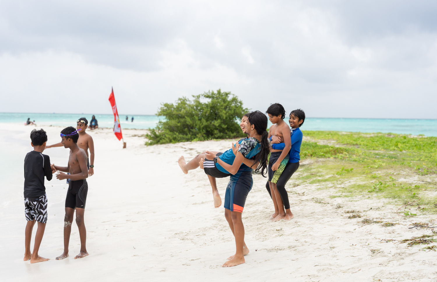 ރާއްޖޭގެ ފުރަތަމަ ޖޫނިއާ ލައިފްގާޑިން ޕްރޮގްރާމްގެ ތެރެއިން: މި ހަފުތާގައި ފުވައްމުލަކުގައި ވެސް މި ޕްރޮގްރާމް ކުރިއަށްގެންދާނެ --- ފޮޓޯ: އޭއެމްއެފްއޭ